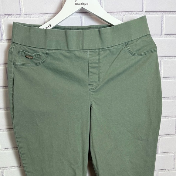Nine West women "Heidi" Pull-On Crop Pants olive green - Size 12 - Picture 3 of 8